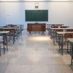 Como é dividida a carga horária de estudos em Portugal?